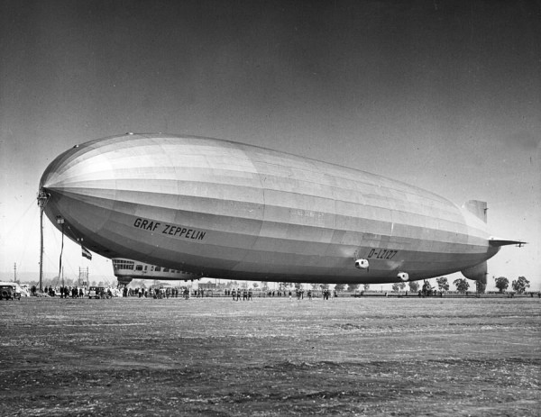 Graf-zeppelin-american-stock-archive.jpg